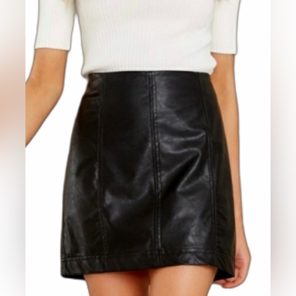 She + Sky Black Faux Leather Mini Skirt Seam Detail Zipper M Medium